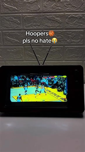 SCREEN BOOST on Instagram: "Make your phone screen feel bigger instantly.🫣 🏀⛹️ #screenmagnifier #bigscreen #nba #hoopers #basketball🏀 This phone screen magnifier helps enlarge your display for a more comfortable viewing experience. Ideal for watching videos, reading text, and browsing social media without straining your eyes. Lightweight, foldable, and easy to use, it’s a practical screen magnifier for daily phone viewing and relaxation."