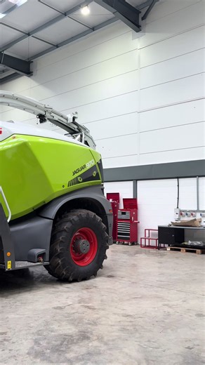 Comparing the Jaguar range to one another recently at Claas UK 😎 @Sean Collins needs a new Jag 1200 😍