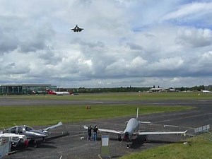 The F-35 hovering right above the #DiamondAircraft display at Farnborough International Airshow! | Diamond Aircraft Industries