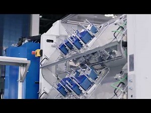 Highspeed thin-wall container production featuring IML on a 4+4 stack mould