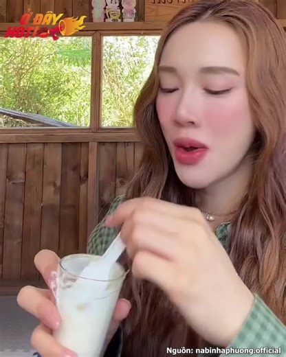 Nhã Phương Tự Hào Khoe Ái Nữ Trong Livestream