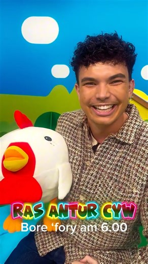 Mae’r criw ffrindiau wedi bod yn brysur yn creu Ras Antur Cyw!🤸🏻‍♀️ Ymunwch â ni bore ‘fory am 6.00 📺 | Cyw