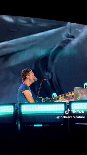 Coldplay's The Scientist Performance at Wembley Night 1