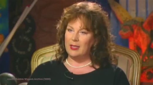 Danny DeVito told Pam Ferris to keep her distance from the kids on the set of Matilda so they’d stay scared of Miss Trunchbull. But Pam said that plan didn’t last long, as she and the kids quickly started having lunch together instead. | Horror4Kids