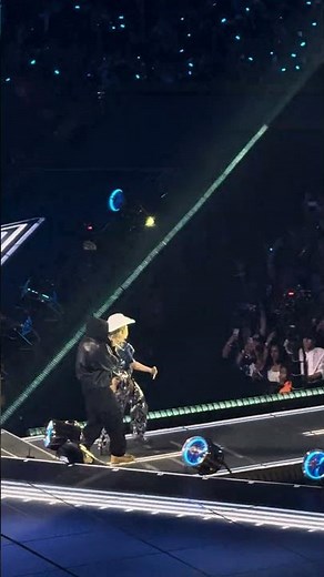 Beyoncé & JAY-Z - Crazy In Love (Live at the Cowboy Carter Tour) [26/07 - Final Night]