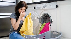 Taháte ze sušičky vlhké, zmačkané a zatuchlé prádlo? Odnaučte se zbytečné chyby