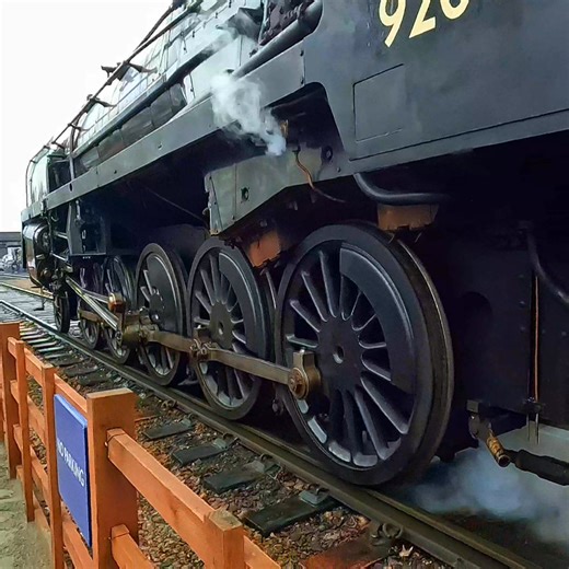 Wheels on the loco go round and round! 🎵 🎶 23rd January 2026 BR Standard Class 9F No.92134 wearing No.92043 in memory of Annesley depot is seen coasting towards the water tower at Loughborough Central during the Great Central Railway winter steam gala 2026. A friendly wave from Neil Perryman at NWP Exploring 😃 #GCR #steamengine #9f | PurpleVision