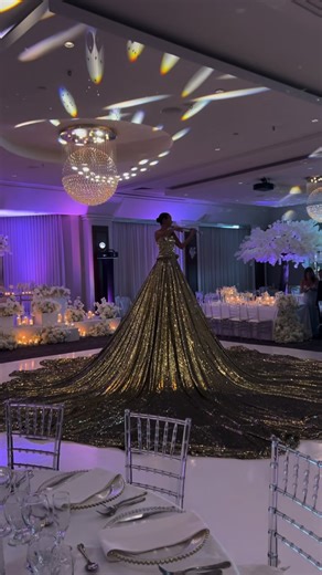 Soirée Inoubliable : Notes et Souvenirs Dorés