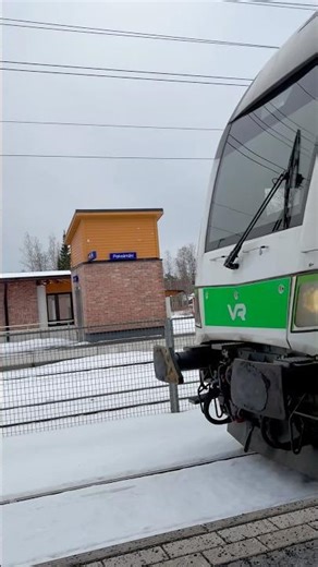 (Noin Viikon vanha video) InterCity saapuu Pieksämäen rautatieasemalle
