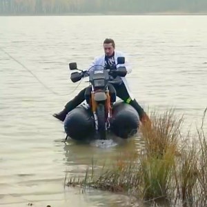 Easy Way to Make Your Bike Float! Testing a motorcycle on the water | 5-Minute Crafts Men