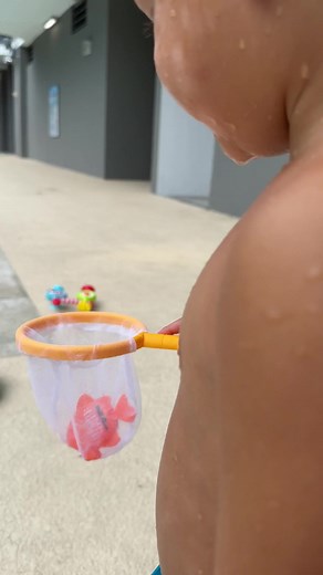 Toddler David splashing around | Naomi Day