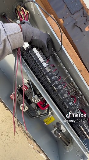 Instalación de un panel de servicio Siemens de 200 amp
