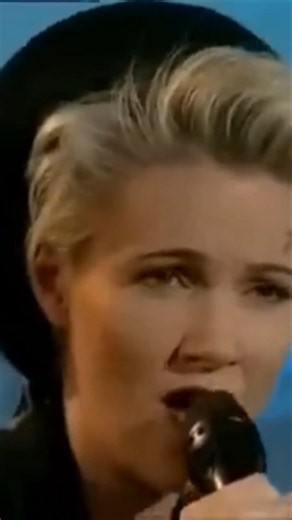 Roxette sing their emotional song It Must Have Been Love pt2