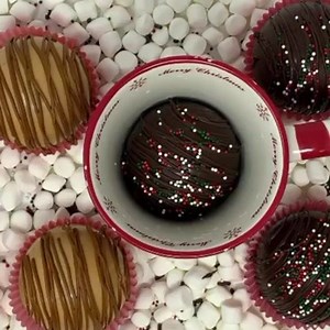 790K views · 1.5K reactions | I love watching cocoa bombs  made by @justjonesincookieco ! Who’s making these as gifts this year? Hot chocolate bomb tutorial on www.sugargeekshow.com | Sugar Geek Show | Facebook