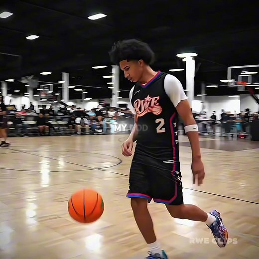 HES IN 8th Grade… 🤯😈#aau #aaubasketball | basketball