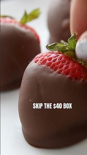 Chocolate Covered Strawberries (Just 2 Ingredients!)