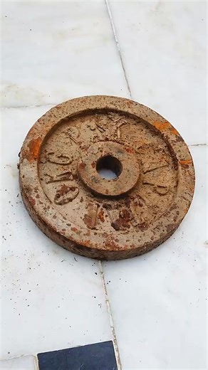 I cleaned years of rust off this old gym weight… but the real question is  did the weight actually change or not? Watch till the end for the result  Rusty → Clean → Tested Be honest  Do you think cleaning rust changes the weight or not? YES / NO ⬇️#rustyweights #restoration #gymrestoration #satisfying #shortsreels | Before Its Extinct | Facebook