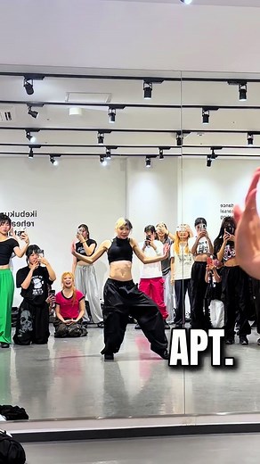 この曲をなんかい聞いただろうか🤔💭#apt