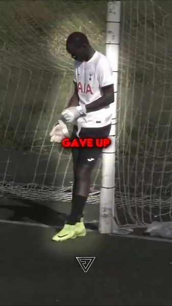 Goalkeeper Gave Up After His Own Team Blamed Him 😳⚽