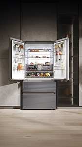 The French Door 90 Series 7 Fridge Freezer illuminates every shelf with natural Daylight technology. Find what you need instantly without moving items around or straining your eyes, making your kitchen routine quicker and more convenient. | Haier