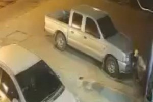 Thai homeowner demands responsibility from marathon runner pooping outside house (video)