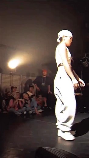 王宸尔Babyslow on Instagram: "My dancing in freestyle battles. #dance #popping #freestyle #robot#pop Movie & Support @evolver_x.jp"