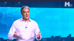 84K views · 717 reactions | William Bonner parabeniza o Jornal Hoje pelos 50 anos e relembra sua trajetória no telejornal. ➡️ Veja curiosidades, bastidores e mais na nossa página especial: glo.bo/3dju4Ud | Jornal Hoje | Facebook