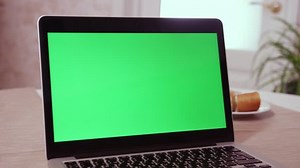 Modern Laptop Green Chromakey Screen Ready Stock Footage Video (100% Royalty-free) 1098932865 | Shutterstock