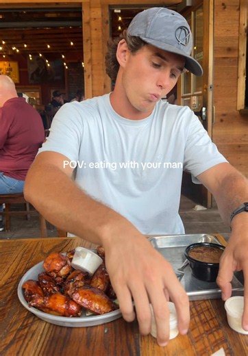 a literal vacuum #datenight #men #edleysbbq #fasteater #eatingwithyourman @Edley’s Bar-B-Que