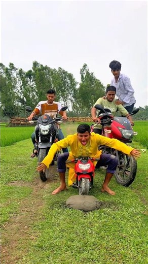 Three motorcycle Same time comes