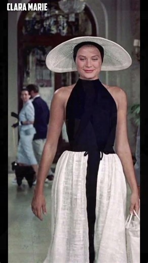 Grace Kelly’s Swim Cover-Up Wasn’t Casual — It Was Calculated