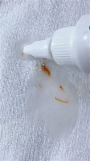 Easy Way To Remove Rust Stains On The Clothes 😮✨ #goodthing #homegadgets #homehacks #clothes