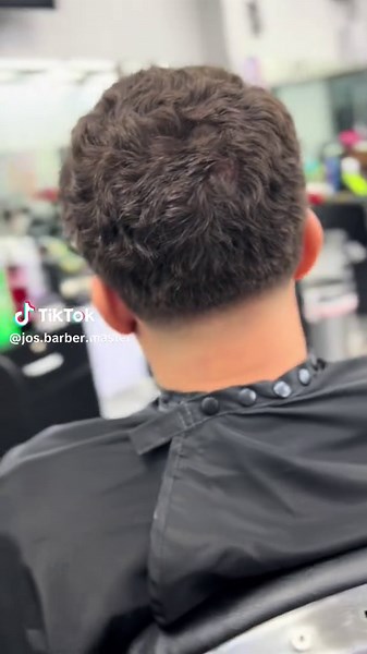 Somos master barber shop un barbería donde encontrarás un abiente sano y agradable con un equipo de 11 barberos