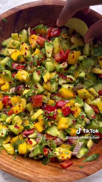 It’s day 3 of my salad series and I have a treat for you. 🥗Today I’m making mango salad! This is a sweet and tangy salad that goes perfectly with salmon, chicken or beef for a satisfying and healthy meal. And it’s so easy to make. All you need to do is chop up some fresh mango, cucumber, red bell pepper, avocado, red onion and cilantro/corriander. Then season with salt and pepper, drizzle some olive oil and squeeze some lime juice over everything. Toss it well and enjoy! 🥭 #mangosalad #mango #