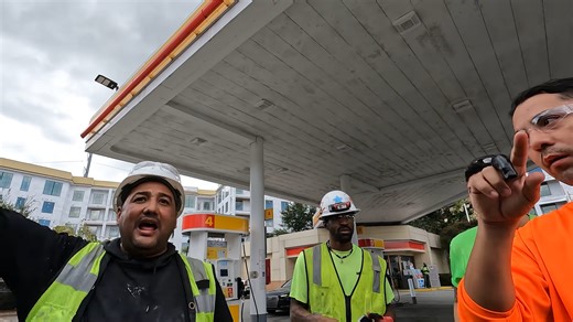 4 Mexicans confront tow-truck driver