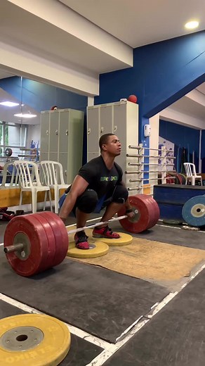 7.6K views · 295 reactions | @mateus.olympic #deficit #snatch #pull #block #clean #pull #rackhold #massive #strength #speed #technique #training #wolfpackweightlifting #olympicweightlifting #gymmotivation #weightlifting | Wolfpack weightlifting | Facebook
