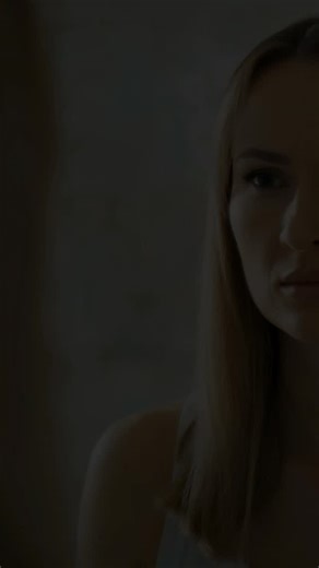 Yva Dulcie | Thérapeute Holistique on Instagram: "Quand on comprend que la respiration est un langage, on réalise une chose essentielle : le corps n’entend pas tous les langages de la même façon. Parfois, le souffle aide. Parfois… non. Et ce n’est pas un problème. C’est une information. Quand le système nerveux est resté longtemps en vigilance, la respiration peut être trop directe, trop intrusive, ou simplement pas la bonne porte d’entrée. Je le répète souvent, mais c’est parce que je ne le voi