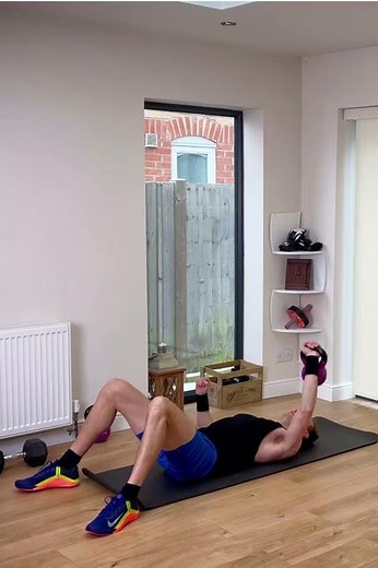 Kettlebell single arm chest press