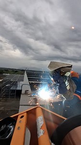 welding at height, extreme work of welders #reel #welding #welder #construction #ironworker #extremework | Dunia LAS