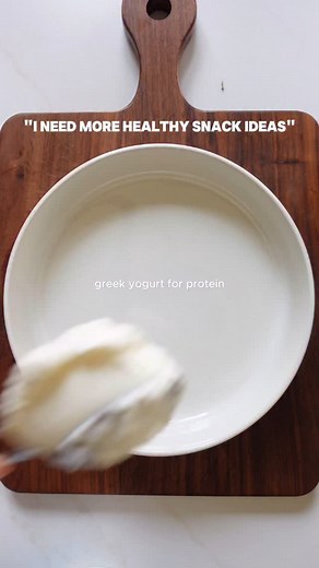 HOW TO BUILD A FILLING SNACK👇🏽 Your #1 goal with eating a snack should be to GET FULL!!! Focus on making a snack that will actually take away your hunger & hold you over until your next meal - instead of trying to eat the smallest amount of food possible! 👀 How do you do that? I’m glad you asked 😌 To make a filling & satiating snack, include (at least) 2 of the following: •protein •carbohydrates (fiber rich options preferred) •fiber •healthy fats What’s your go-to healthy & filling snack? 💬