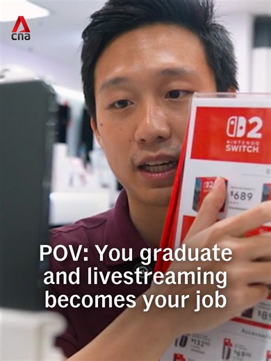 Dave Peter Ho, an NTU graduate, took a one-year leave of absence to pursue a series of internships, hoping it would lead to a full-time corporate role. After months of struggling to secure a job, he pivoted to making videos on TikTok and signed up for TikTok Shop’s Live Host Academy. Two months into livestreaming, Dave decided to stop applying for full-time roles. “The decision came from wanting to give this 110%, even though I knew there was a chance it might not work out,” he says. But a caree