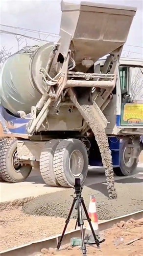 Using Specialized Cement Trucks to Streamline Concrete Distribution on Site