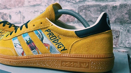 Handball spezial - Fat of the Land - Prodigy custom 🦀🐜👟 One popular custom theme often leads to another and we jumped at the chance to paint this Fat of the Land custom on a golden yellow base shoe 😎✌🦀 Hand painted stripe work with rear heel decels and a specially made tongue tribute to the late great Keith 🐜 Inbox for all requests and enquiries. 😎✌👟 #iamtherenovation #theprodigy #ant #keithflint #invadersmustdie #customisedshoes #trainerfans #shoes #handpainted #customised #customshoes 