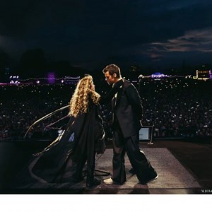 In 1975, Stevie Nicks captivated audiences with her mesmerizing performance of the hit song “Landslide.” Since its release by Fleetwood Mac, the song has been covered by many artists, but Nicks's version remains unmatched. During a concert in Baltimore, Maryland on March 26, 2017, Stevie Nicks relived the heartfelt power of Stevie Nicks' “Landslide.” Hearing her sing this song is a deeply moving experience, full of nostalgia and beauty. Watch video in the comments below 👇 | Golden Oldies Music