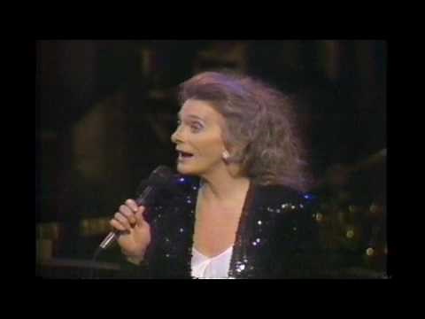 JUDY COLLINS - "Send In The Clowns" sing-along 1988 HD