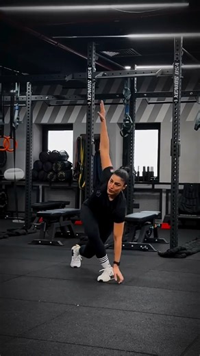Marwa Mohamed | Easy curtsy variations at home, no equipment and no gym needed. Only your bodyweight 💪🏼 (So no excuses 😜) (3sets * 15-20 reps) These sets... | Instagram