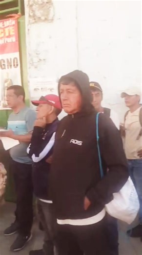 𝗢𝗕𝗥𝗘𝗥𝗢𝗦 𝗗𝗘 𝗟𝗜𝗠𝗣𝗜𝗘𝗭𝗔 𝗣𝗨́𝗕𝗟𝗜𝗖𝗔 𝗗𝗘 𝗝𝗔𝗘́𝗡 𝗣𝗔𝗥𝗔𝗟𝗜𝗭𝗔𝗡 𝗟𝗔𝗕𝗢𝗥𝗘𝗦 𝗘𝗡 𝗥𝗘𝗖𝗛𝗔𝗭𝗢 𝗔 𝗟𝗔 𝗚𝗘𝗦𝗧𝗜𝗢́𝗡 𝗗𝗘𝗟 𝗔𝗟𝗖𝗔𝗟𝗗𝗘 𝗧𝗔𝗣𝗜𝗔 Jaén. Desde la medianoche de ayer, los obreros de la Municipalidad Provincial de Jaén paralizaron completamente sus labores como medida de protesta ante lo que califican como intransigencia y abandono por parte de los funcionarios municipales. La situación, que ya venía siendo tensa, estalló debido a la falta de respues