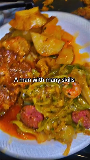 Kingleo Monroe (@kingleomonroe)’s video of Football Skills