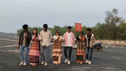 ᱥᱟᱜᱩᱱ 💗🌷 on Instagram: "Sanam koge JOHER🌷 #adiwasi_trending_dp_fashion #adiwasi_kola_kuli_dp_battle #adiwasi_kola_kuli_dp_fashion #santalimedio"