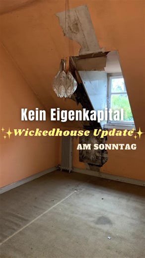 Wir haben uns das schlimmste Haus der Straße gekauft 🏚️😅 Als wir vor zwei Jahren dieses Haus besichtigt haben, hatten wir weder Eigenkapital 💸 noch Sanierungserfahrung 🔨🤯 Und trotzdem haben wir es für 200.000€ gekauft 😳✨ Da wir kein Eigenkapital hatten, haben wir uns für eine 130%-Finanzierung entschieden 🏦 Manchmal braucht es einfach mehr Mut als Geld 💪🏡 Was denkt ihr – war das eine gute Investition? 🤔📊 #fy #haus #sanierung #umbau #altbau